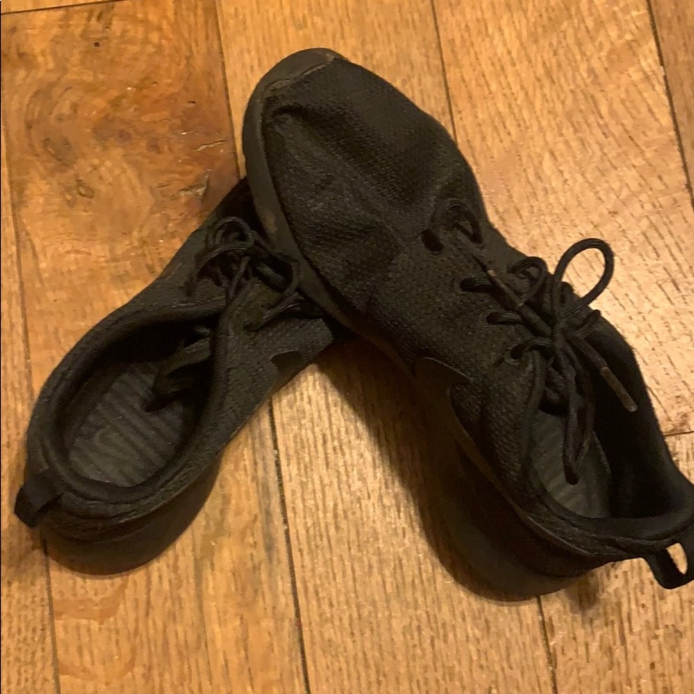 Black Nike Roches